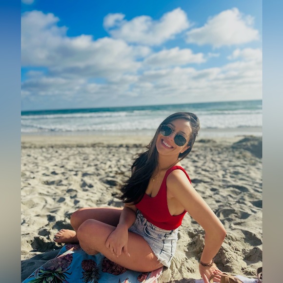 Elizabeth’s Closet - Picture 2 of 3